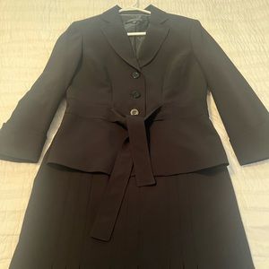 Anne Klein black skirt suit. Excellent condition worn once. Size 6